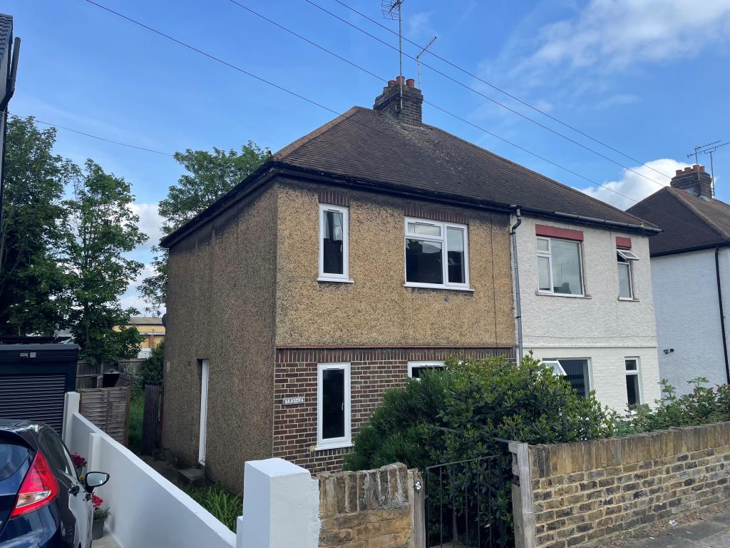 Lot: 4 - SEMI-DETACHED HOUSE FOR REPAIR - Semi-detached house